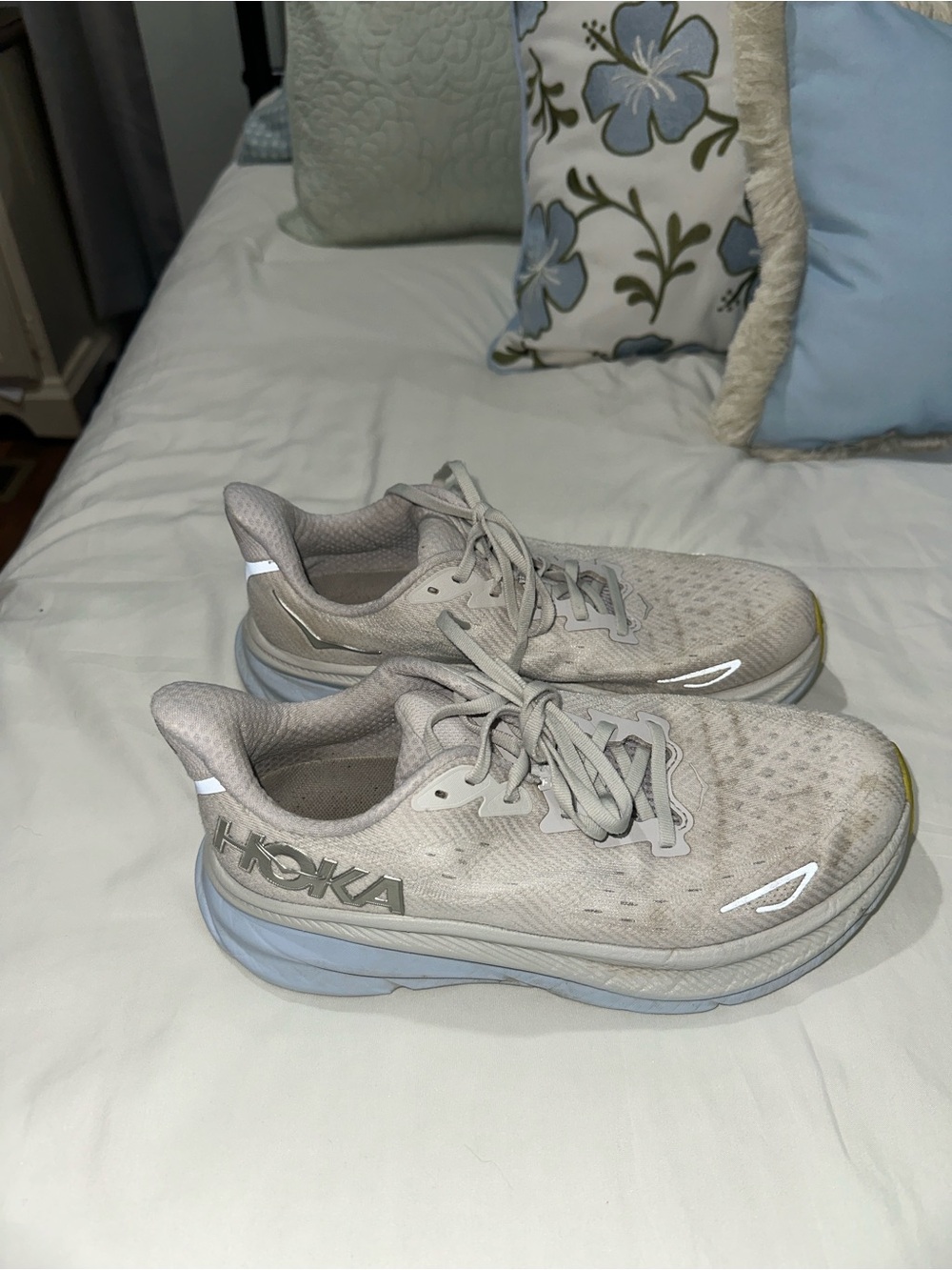 HOKA Clifton 9 Women's Neutral Running Shoes in Light Gray
